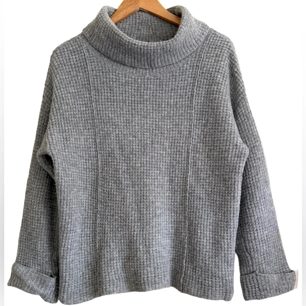 FREE PEOPLE 100% Wool Waffle Knit Fold-over Cowl-Neck Preppy Casual Sweater Sz M